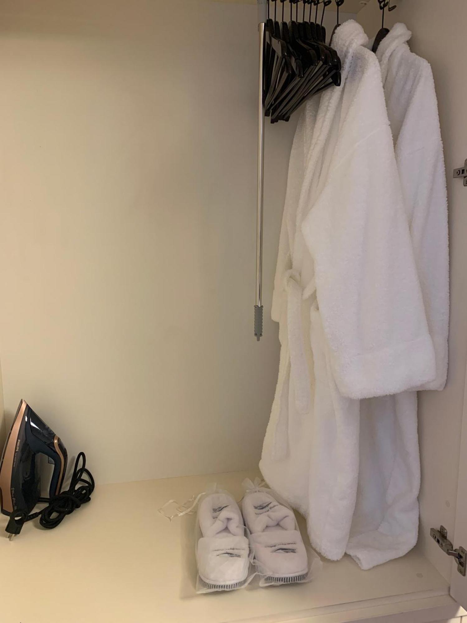 Botanique Suites Airbnb, Antwerp Exterior photo