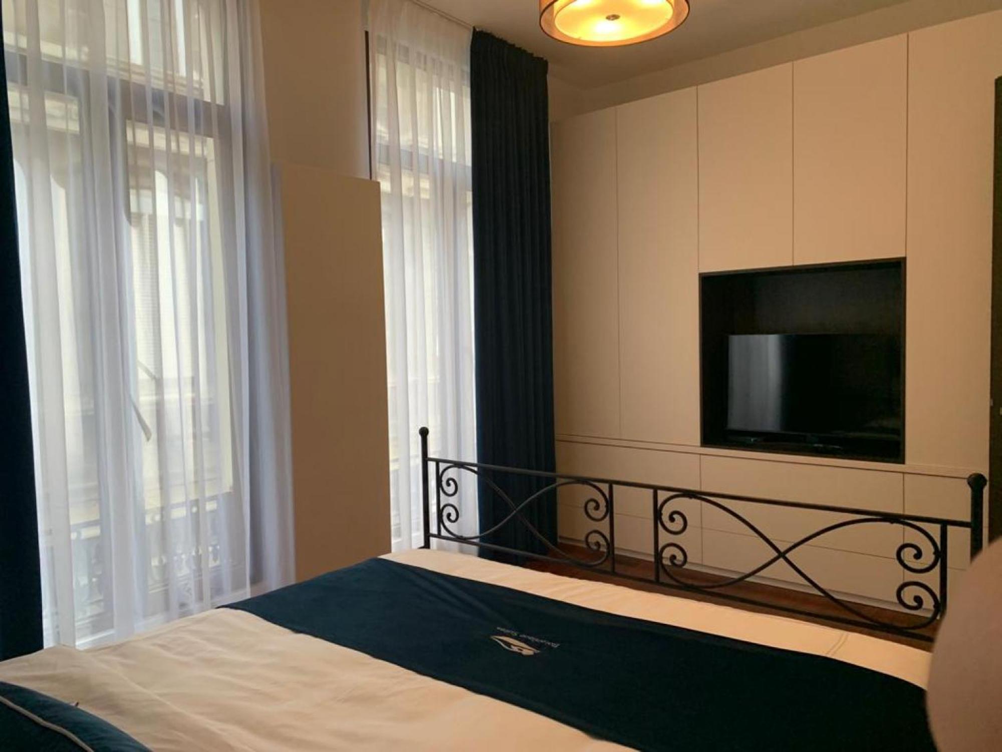 Botanique Suites Airbnb, Antwerp Exterior photo